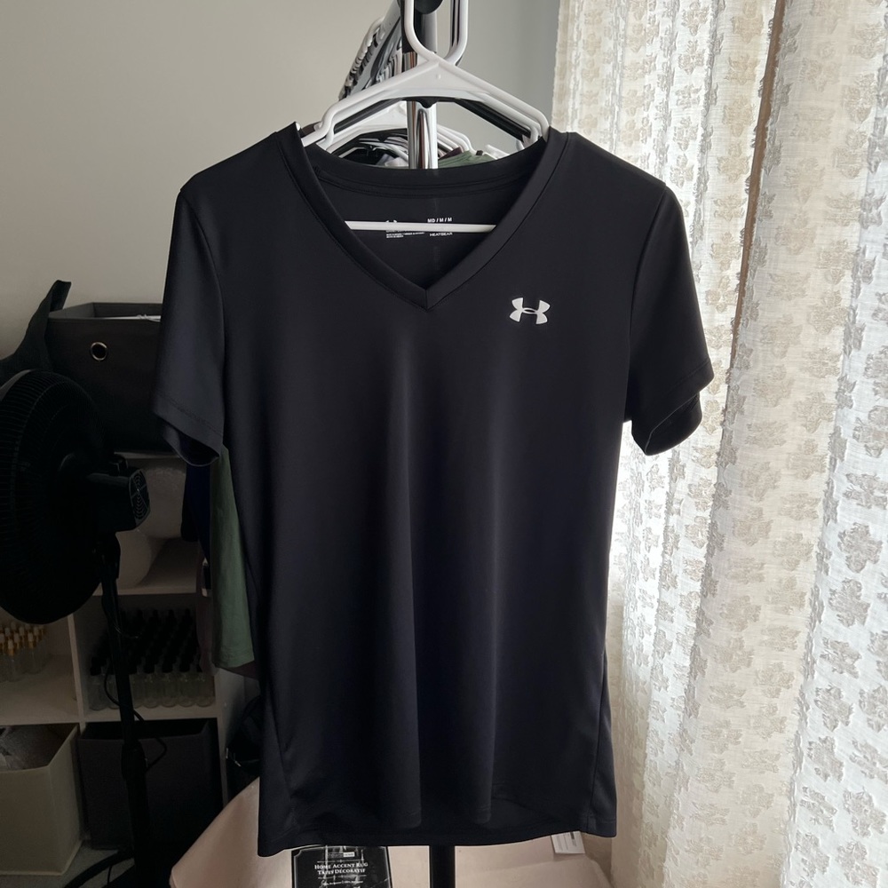 UNDER ARMOUR TEE